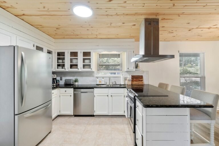 c70b6d94-32d3-451c-bb45-04a2235f6833