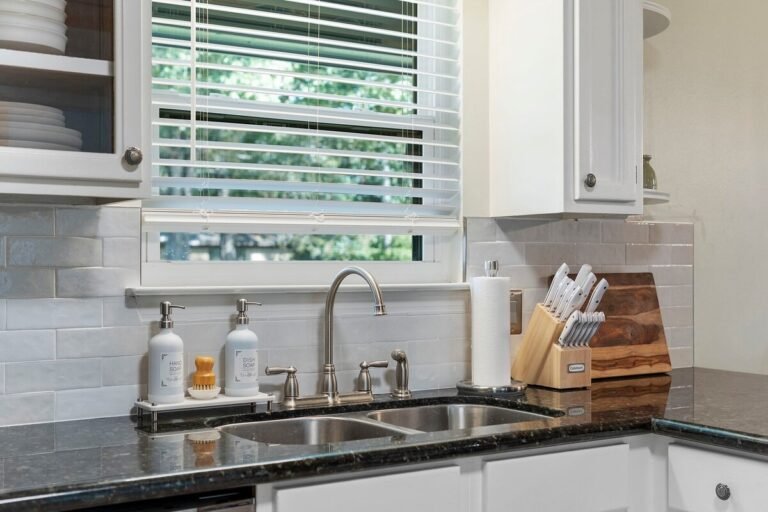 c83b4484-0035-4ee3-9f3d-452fe5047787