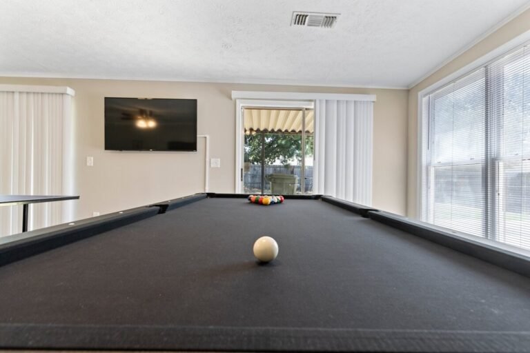 f253e1f8-c7f9-4927-9939-161b0d3126b1