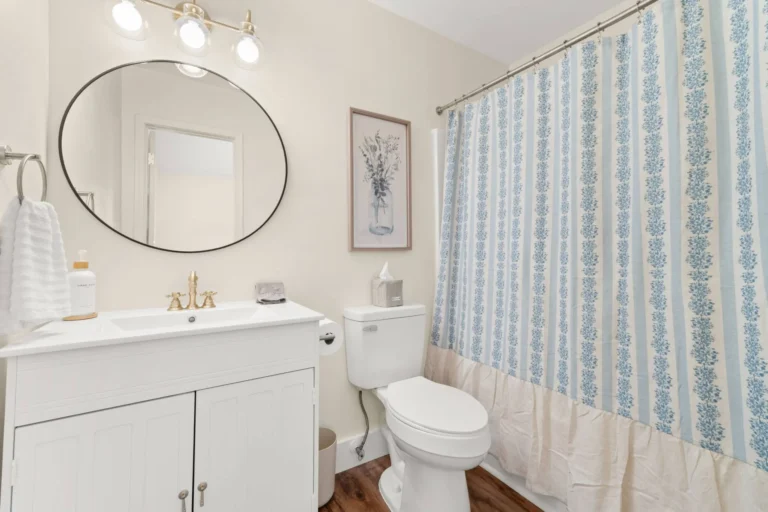 Full-bathroom-1