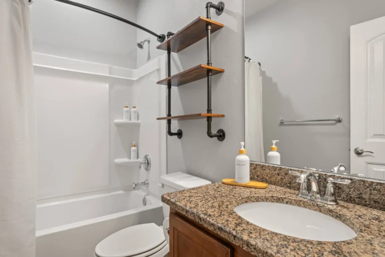 Full-bathroom-3