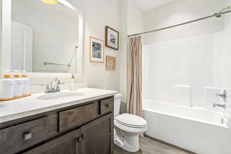 Full-bathroom-5