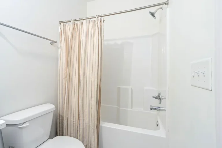 Full-bathroom-6